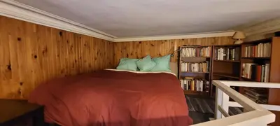 Bibliothèque dans l'appartement