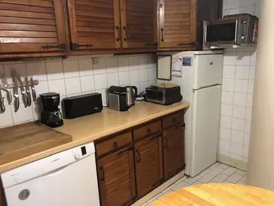 Cuisine ou kitchenette dans l'établissement Le 35 rue Coquillière with airport pick-up service