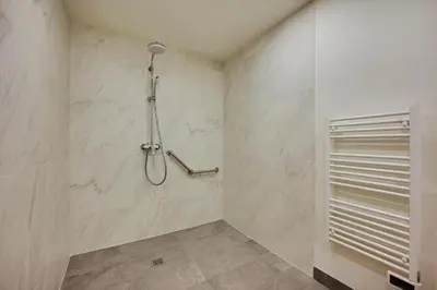 Salle de bains dans l'établissement La Lumière de Paris