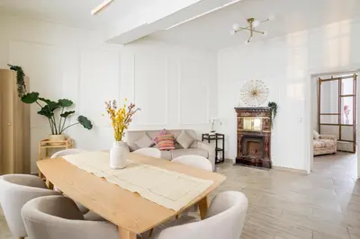 Coin salon dans l'établissement Reva Suites