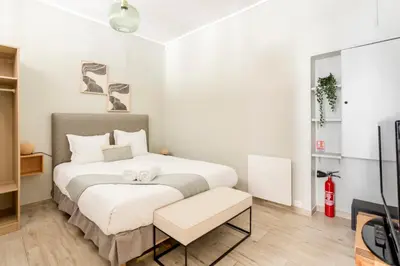 Un ou plusieurs lits dans un hébergement de l'établissement Reva Suites