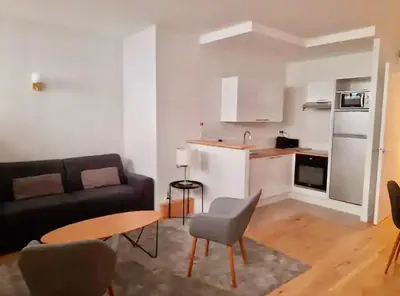 Cuisine ou kitchenette dans l'établissement Surcouf appartements