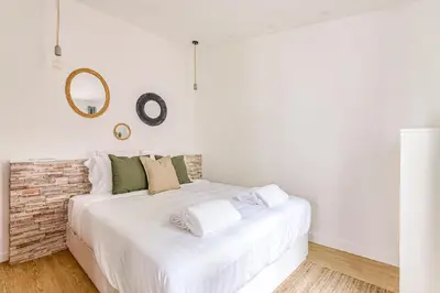 Un ou plusieurs lits dans un hébergement de l'établissement Charming little house in th heart of Batignolles