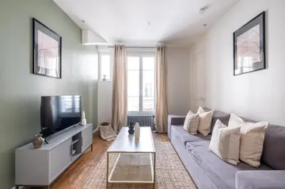 Télévision ou salle de divertissement dans l'établissement Havre de Raffinement à Levallois-Perret