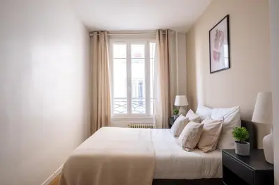 Un ou plusieurs lits dans un hébergement de l'établissement Havre de Raffinement à Levallois-Perret