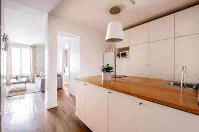 Cuisine ou kitchenette dans l'établissement Havre de Raffinement à Levallois-Perret