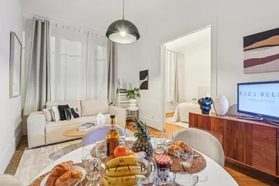 Télévision ou salle de divertissement dans l'établissement Nice flat in Neuilly sur Seine