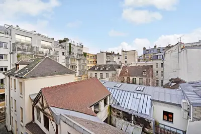 Vue générale sur Paris ou vue de la ville depuis l'appartement