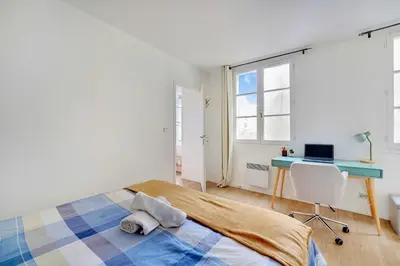 Un ou plusieurs lits dans un hébergement de l'établissement La Piazza - Paris Centre 3e - Hôtel de Ville
