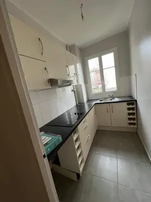 Cuisine ou kitchenette dans l'établissement Charmant Studio à 5 min Porte de St Cloud et Rolland Garros