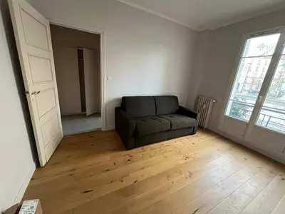 Coin salon dans l'établissement Charmant Studio à 5 min Porte de St Cloud et Rolland Garros