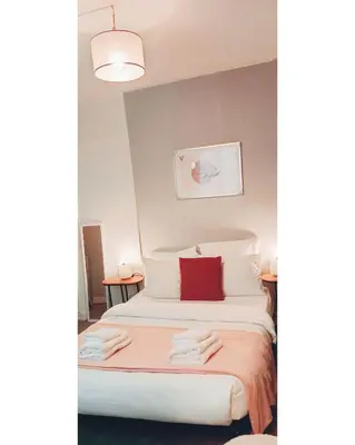 Un ou plusieurs lits dans un hébergement de l'établissement Po1-TPSA17-3D- ROOM Paris 17ème