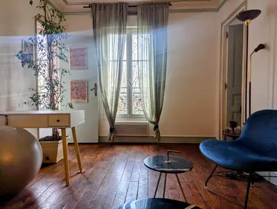 Coin salon dans l'établissement Lovely flat in Paris