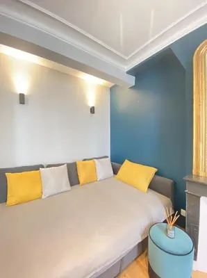Un ou plusieurs lits dans un hébergement de l'établissement Charm & Comfort Apartment - Heart of Montmartre