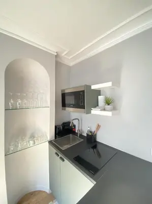 Cuisine ou kitchenette dans l'établissement Charm & Comfort Apartment - Heart of Montmartre