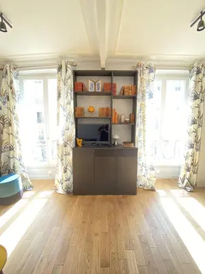 Bibliothèque dans l'appartement