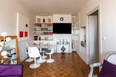 Télévision ou salle de divertissement dans l'établissement Cyril - Appt au coeur du 15eme arrondissement
