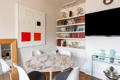 Télévision ou salle de divertissement dans l'établissement Cyril - Appt au coeur du 15eme arrondissement