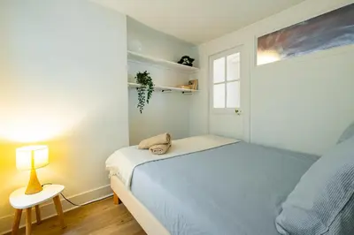 Un ou plusieurs lits dans un hébergement de l'établissement Appartement Typique au Coeur du Marais
