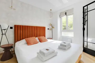 Un ou plusieurs lits dans un hébergement de l'établissement REPUBLIQUE - Cozy Appartement L001