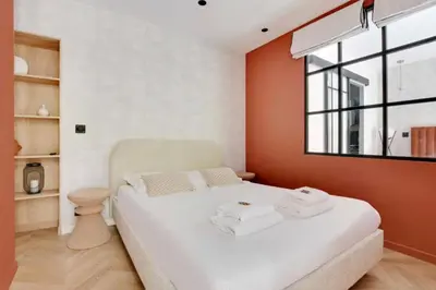 Un ou plusieurs lits dans un hébergement de l'établissement REPUBLIQUE - Cozy Appartement L001