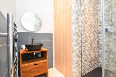 Salle de bains dans l'établissement Beautiful Appartement 6p L004
