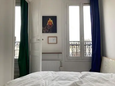 Un ou plusieurs lits dans un hébergement de l'établissement Luminous and inspiring arty home