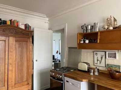 Cuisine ou kitchenette dans l'établissement Luminous and inspiring arty home