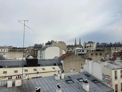 Vue générale sur Paris ou vue de la ville depuis l'appartement