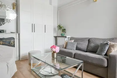 Coin salon dans l'établissement Chic apartment on the Champs-Élysées with AC