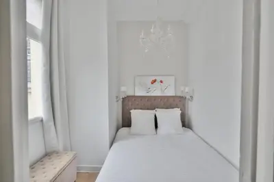 Un ou plusieurs lits dans un hébergement de l'établissement Chic apartment on the Champs-Élysées with AC