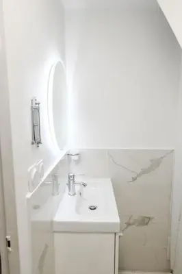 Salle de bains dans l'établissement Chic apartment on the Champs-Élysées with AC