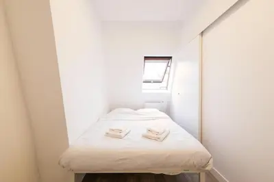 Un ou plusieurs lits dans un hébergement de l'établissement Beautiful Studio Trudaine-Marguerite