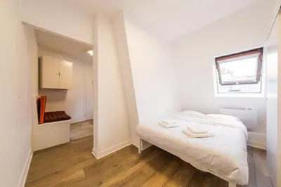 Un ou plusieurs lits dans un hébergement de l'établissement Beautiful Studio Trudaine-Marguerite