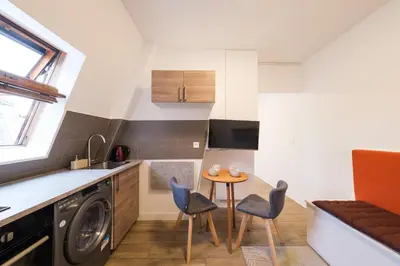 Cuisine ou kitchenette dans l'établissement Beautiful Studio Trudaine-Marguerite