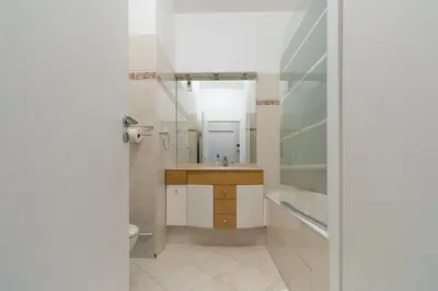Salle de bains dans l'établissement Appartement 2 personnes proche Beaugrenelle - II