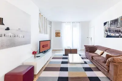 Télévision ou salle de divertissement dans l'établissement GuestReady - Perfect home in the heart of Paris
