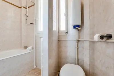 Salle de bains dans l'établissement Quiet & Bright Studio-Prime Loc-Pantheon Paris 05