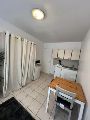 Cuisine ou kitchenette dans l'établissement Studio Paris 20e