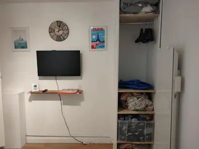 Télévision ou salle de divertissement dans l'établissement Chambre chez l'habitant à Paris centre