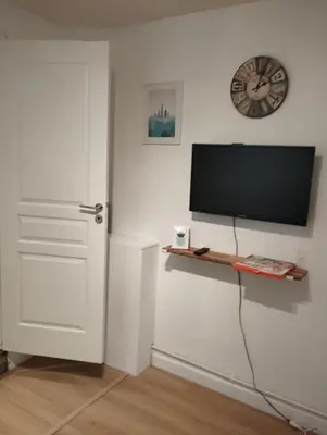 Télévision ou salle de divertissement dans l'établissement Chambre chez l'habitant à Paris centre