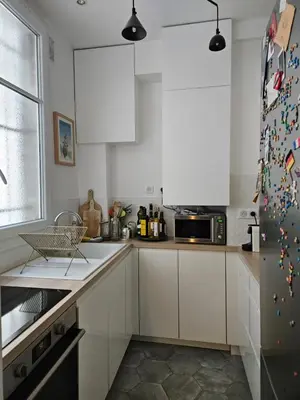 Cuisine ou kitchenette dans l'établissement Cosy private room in Shared appartment with a couple - room for 1 traveler only ! no duo allowed