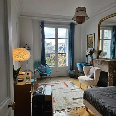 Cosy private room in Shared appartment with a couple - room for 1 traveler only ! no duo allowed