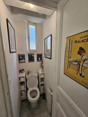 Salle de bains dans l'établissement Montmartre beautiful 67 m2 Apartment with Gym & Balcony