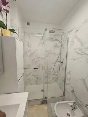 Salle de bains dans l'établissement Montmartre beautiful 67 m2 Apartment with Gym & Balcony
