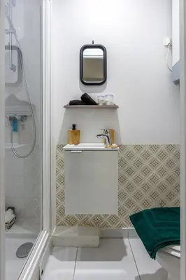 Salle de bains dans l'établissement Studio Paradis Vert Gare du Nord