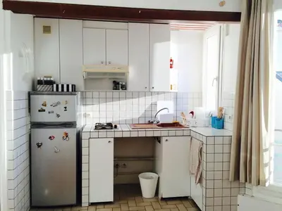 Cuisine ou kitchenette dans l'établissement Cozy studio at Saint Germain