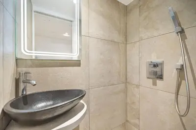 Salle de bains dans l'établissement Psychedelic