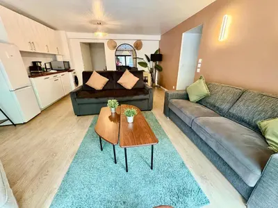 Cuisine ou kitchenette dans l'établissement Urban Flat 194 - Spacious 3 Bedroom Montmartre