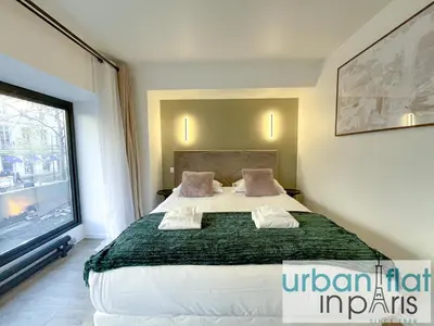 Un ou plusieurs lits dans un hébergement de l'établissement Urban Flat 194 - Spacious 3 Bedroom Montmartre